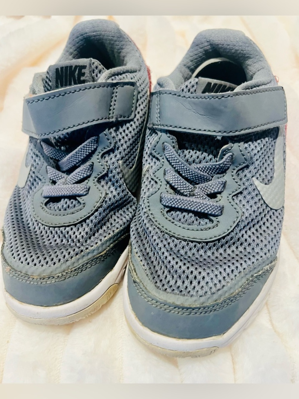 Nike Toddler Boys Sneakers Size 11C Grey Red Velcro Athletic - Picture 5 of 7